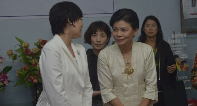 Ibu Menteri ESDM, Ratnawati Jonan, Mendampingi Istri Perdana Menteri Jepang Kunjungan Kerja Ke Panti Asuhan Dorkas, Jakarta (15/1)