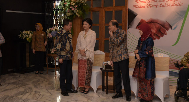 Menteri ESDM Ignasius Jonan dan Wakil Menteri Arcandra Tahar menggelar Halal Bi Halal Sektor ESDM di Gedung Sekretariat Jenderal ESDM Jakarta, Jumat (22/6)