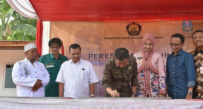 Menteri ESDM Ignasius Jonan Meresmikan Sumur Bor Air Bersih untuk Pesantren di Jember, Jawa Timur, (7/4/2018) Menteri ESDM Ignasius 