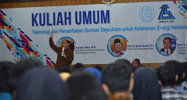 Vice Minister of EMR Arcandra Tahar gave a Public Lecture at Sebelas Maret State University (UNS) Solo