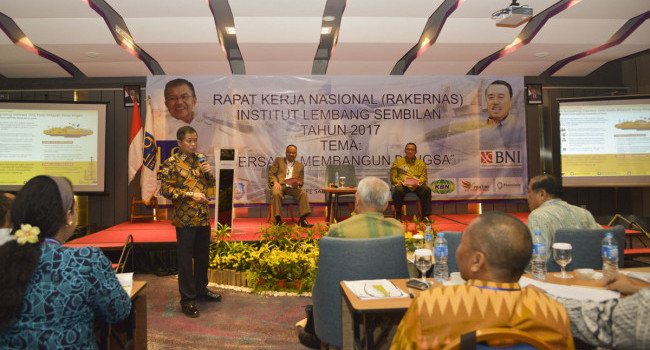 Menteri ESDM Memaparkan Tentang Sektor Energi Pada Acara Rakernas Institut Lembang Sembilan di Jakarta, Senin (6/3)