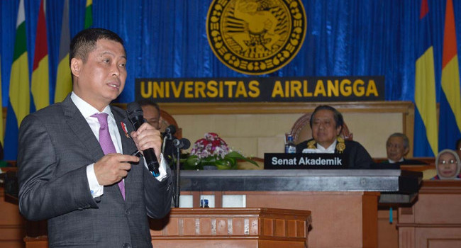 Menteri ESDM Ignasius Jonan memberikan kuliah umum di Universitas Airlangga, Surabaya