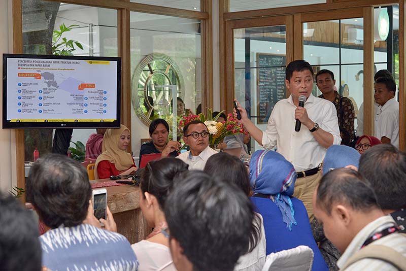Menteri Jonan menjelaskan dalam diskusi media dengan tema Visi Indonesia Sentris Pemerataan di Papua hari ini (Minggu, 5/3), bahwa kebijakan dan pembangunan sektor ESDM di Indonesia Timur sangat nyata. 