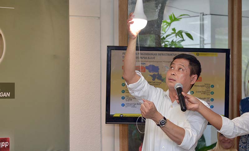 Menteri Jonan menjelaskan dalam diskusi media dengan tema Visi Indonesia Sentris Pemerataan di Papua hari ini (Minggu, 5/3), bahwa kebijakan dan pembangunan sektor ESDM di Indonesia Timur sangat nyata. 