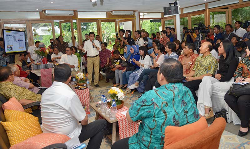 Menteri Jonan menjelaskan dalam diskusi media dengan tema Visi Indonesia Sentris Pemerataan di Papua hari ini (Minggu, 5/3), bahwa kebijakan dan pembangunan sektor ESDM di Indonesia Timur sangat nyata. 