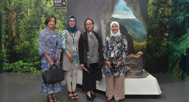 Ibu Ratna Arifin Tasrif dan Ibu Ivanna Ego Syahrial berkunjung ke Dharma Wanita Badan Geologi, Bangun, Jumat (3/1).