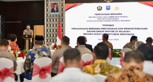 Jalin Sinergi Antarinstansi, Pemerintah Teken Pernyataan Bersama Awasi Penyediaan dan Pendistribusian BBM dengan Kementerian Dalam Negeri dan Kepolisian Negara Republik Indonesia.