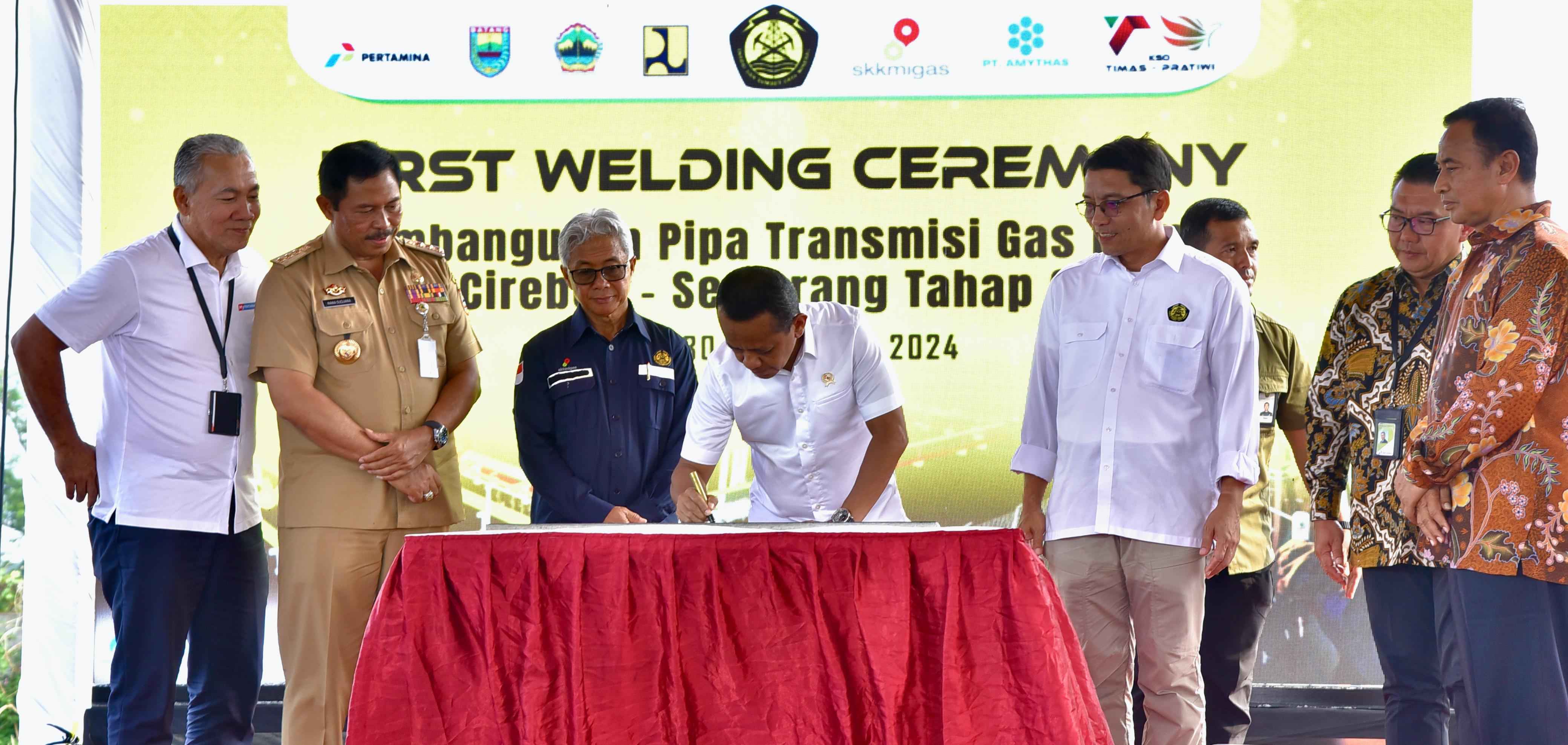 Menteri Energi dan Sumber Daya Mineral (ESDM) Bahlil Lahadalia, Meresmikan Proyek Strategis Nasional, yakni pipa gas transmisi Cirebon-Semarang (Cisem) tahap 2 (Ruas Batang - Cirebon - Kandang Haur) di Batang, Senin (30/9)