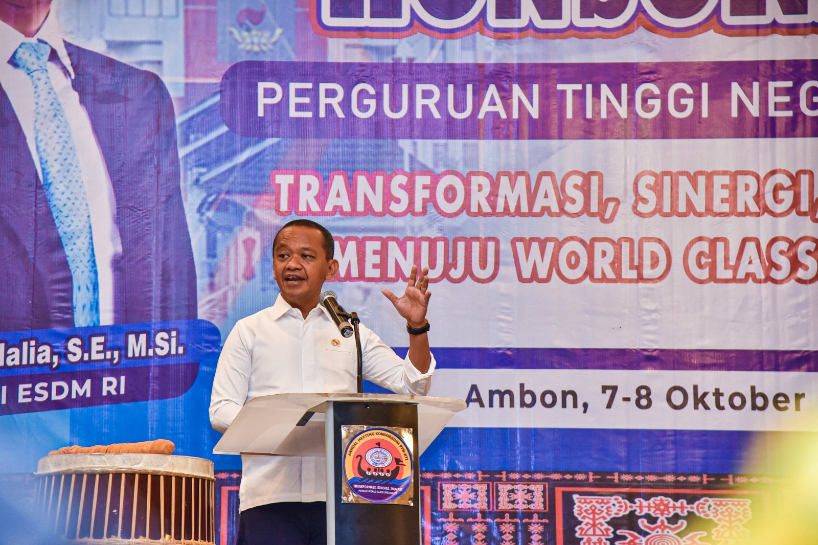 Menteri Energi dan Sumber Daya Mineral (ESDM) Bahlil Lahadalia Secara Resmi Membuka Annual Meeting atau Pertemuan Tahunan Pimpinan Perguruan Tinggi Negeri (PTN) se-Kawasan Timur Indonesia (KTI) di Ambon, Senin (7/10)