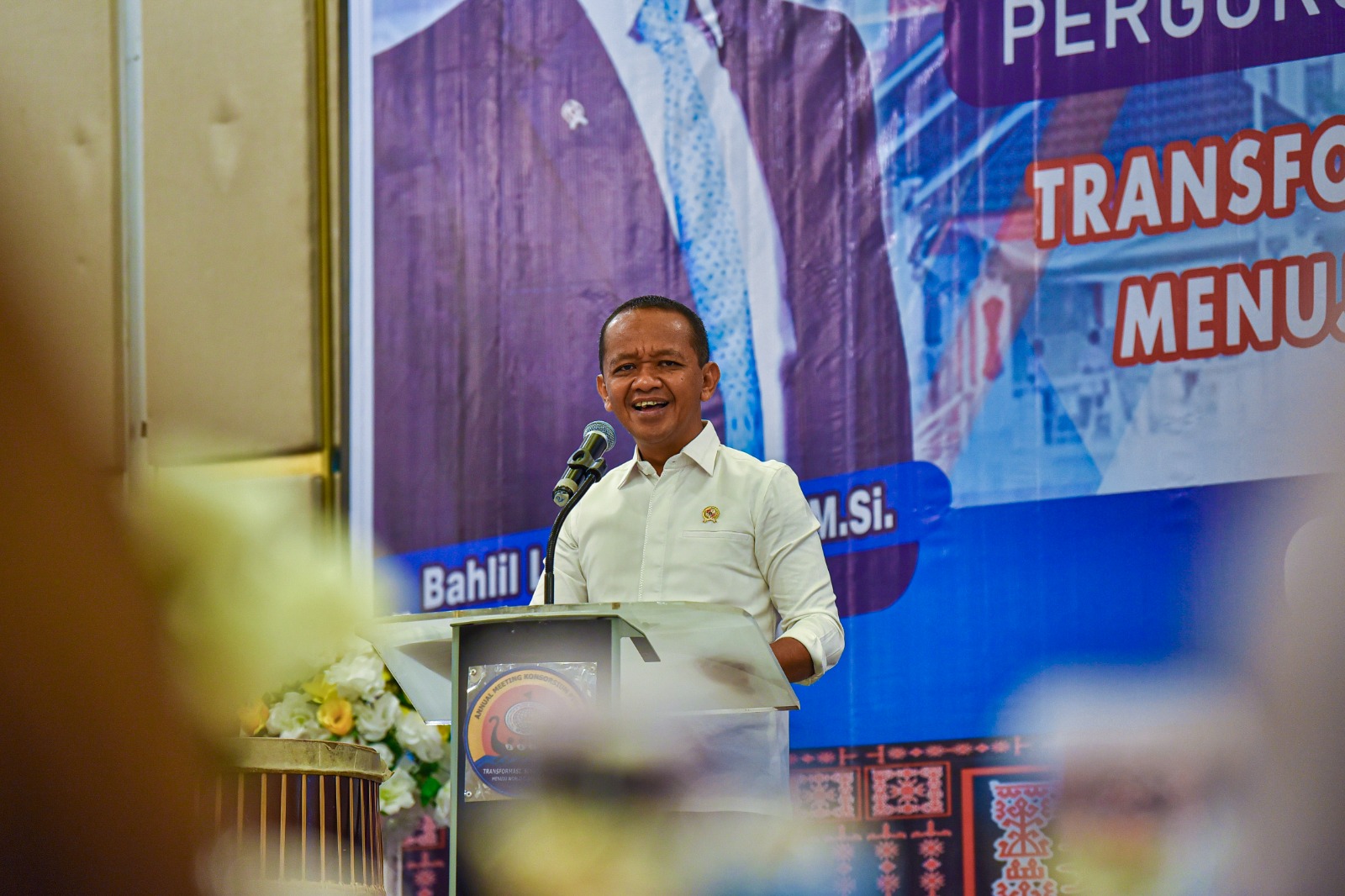 Menteri Energi dan Sumber Daya Mineral (ESDM) Bahlil Lahadalia Secara Resmi Membuka Annual Meeting atau Pertemuan Tahunan Pimpinan Perguruan Tinggi Negeri (PTN) se-Kawasan Timur Indonesia (KTI) di Ambon, Senin (7/10)