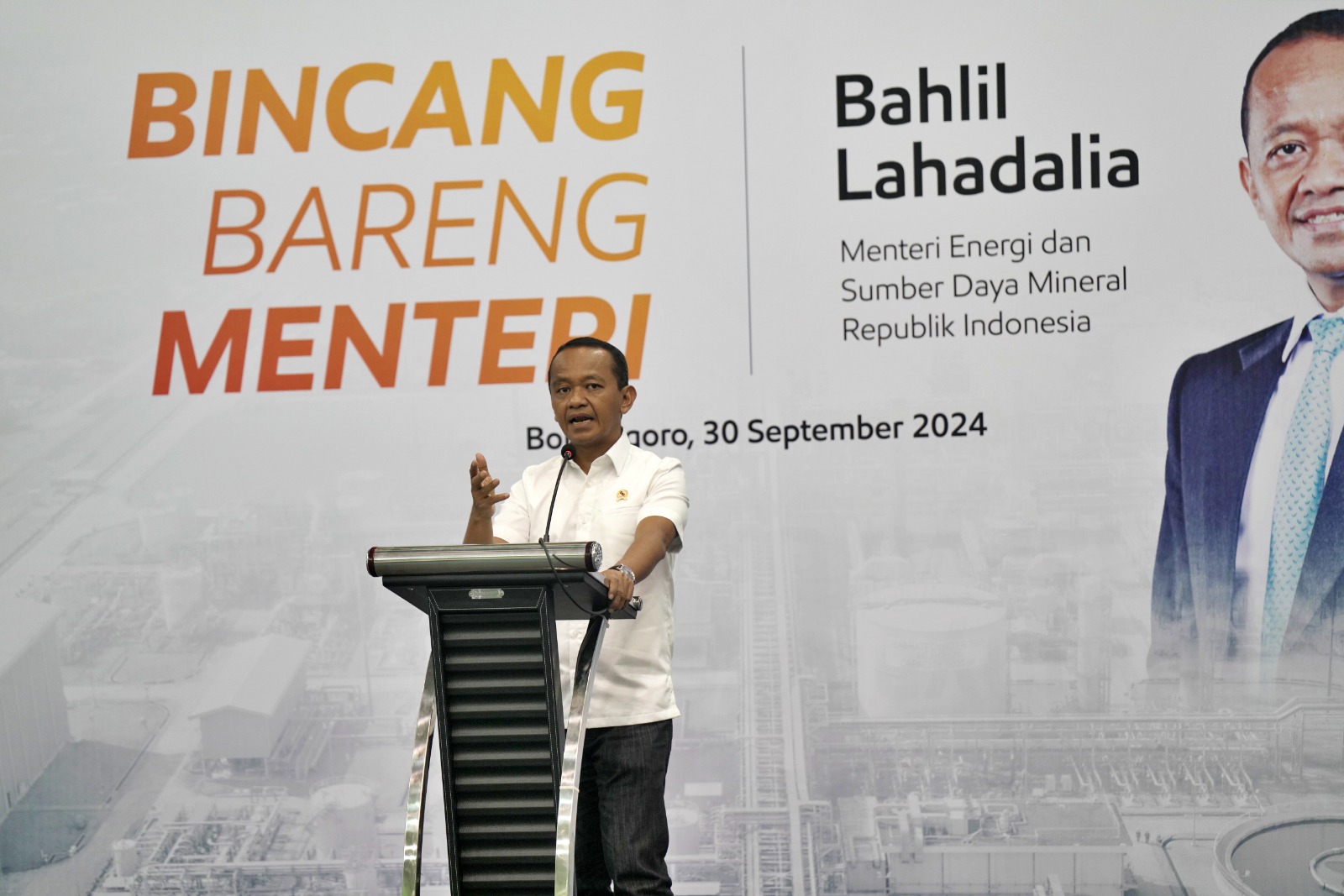 Menteri Energi dan Sumber Daya Mineral (ESDM) didampingi Plt Direktur Jenderal Minyak dan Gas Bumi dan Kepala SKK Migas melakukan kunjungan kerja ke Lapangan Banyu Urip ExxonMobil, Bojonegoro, Senin (30/9)