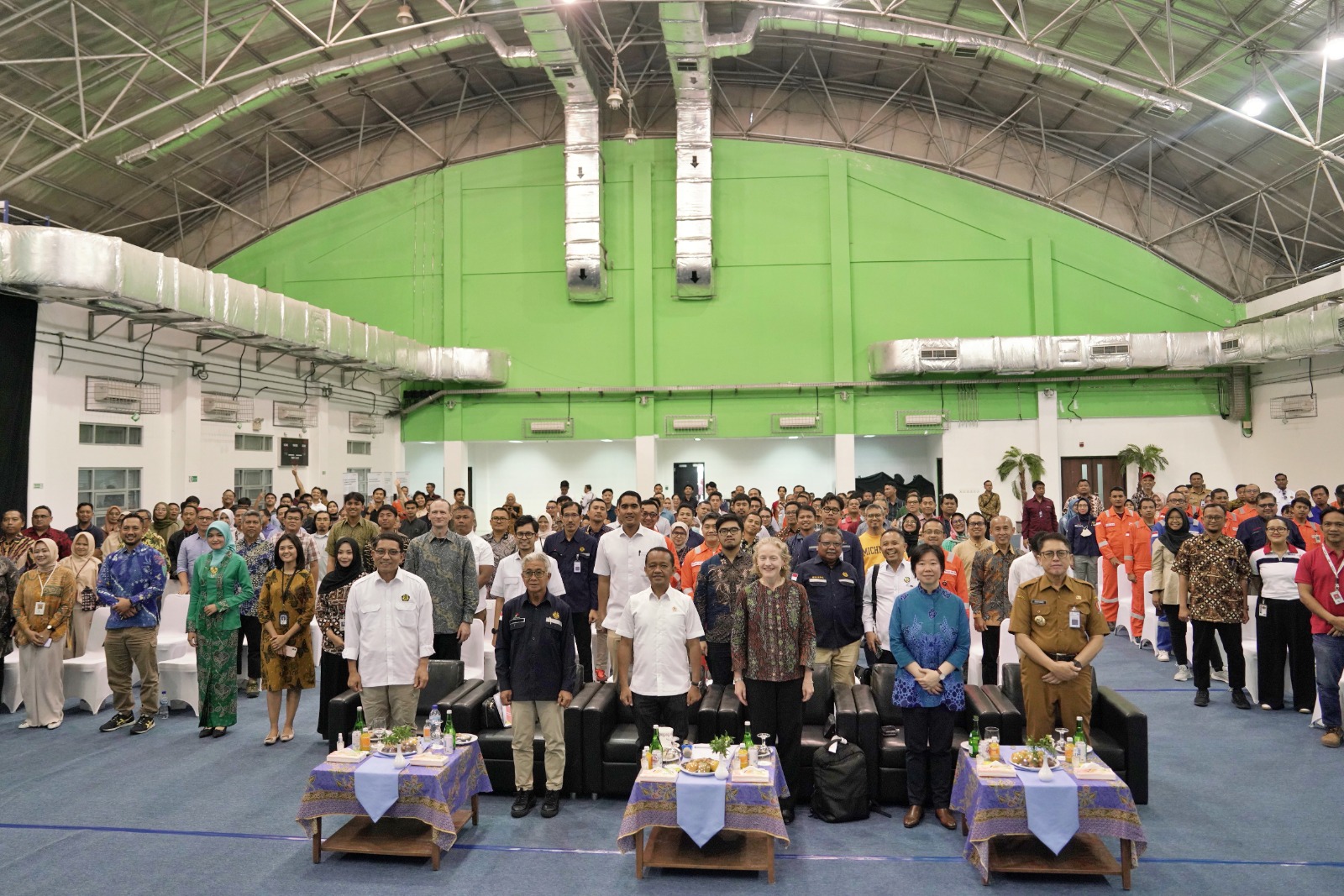 Menteri Energi dan Sumber Daya Mineral (ESDM) didampingi Plt Direktur Jenderal Minyak dan Gas Bumi dan Kepala SKK Migas melakukan kunjungan kerja ke Lapangan Banyu Urip ExxonMobil, Bojonegoro, Senin (30/9)