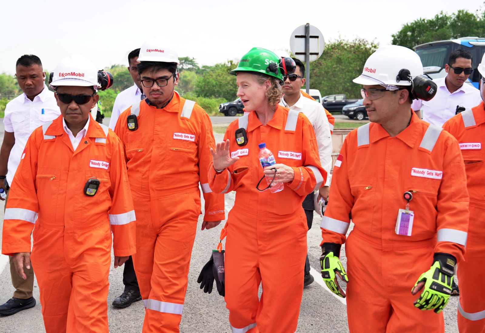 Menteri Energi dan Sumber Daya Mineral (ESDM) didampingi Plt Direktur Jenderal Minyak dan Gas Bumi dan Kepala SKK Migas melakukan kunjungan kerja ke Lapangan Banyu Urip ExxonMobil, Bojonegoro, Senin (30/9)