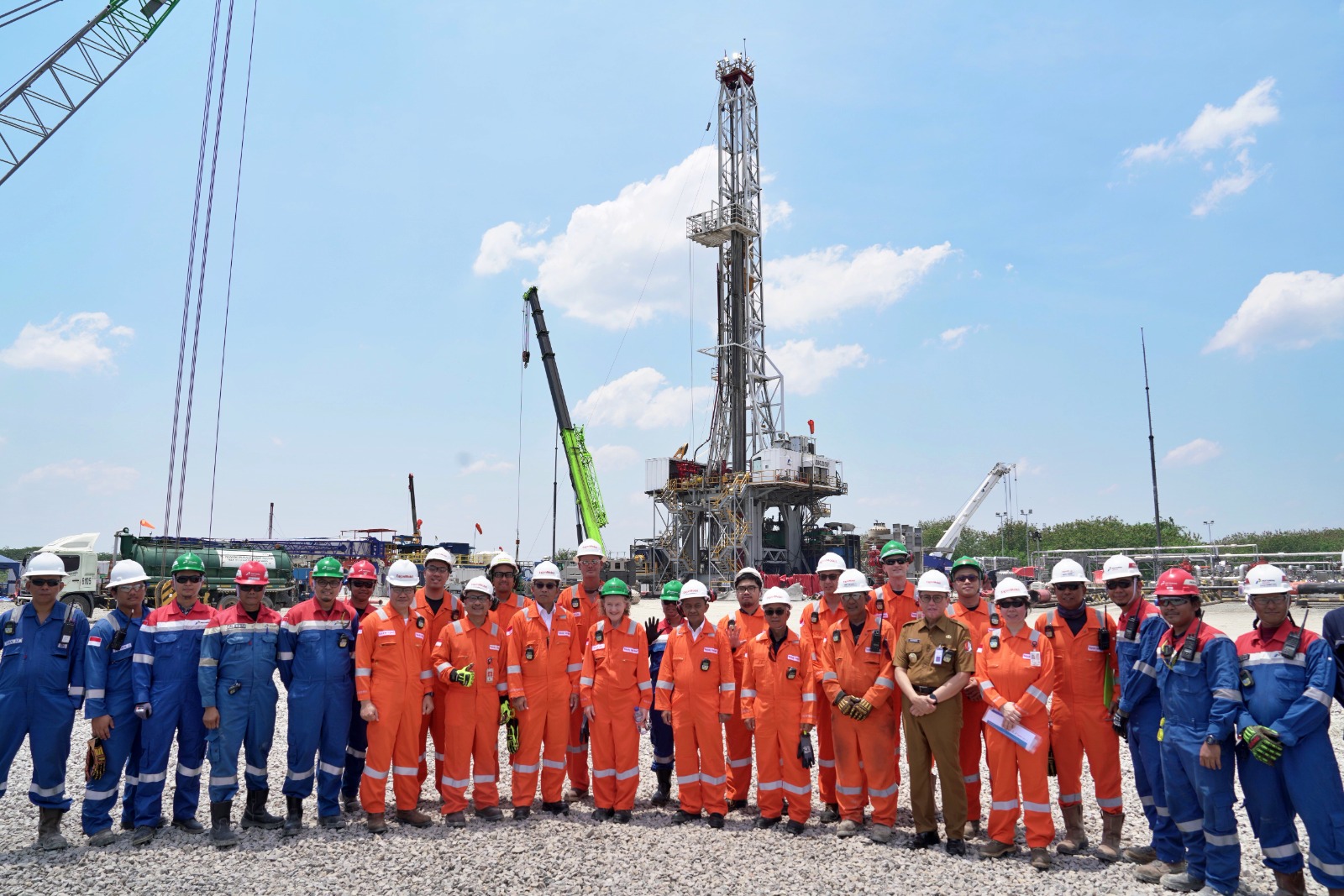 Menteri Energi dan Sumber Daya Mineral (ESDM) didampingi Plt Direktur Jenderal Minyak dan Gas Bumi dan Kepala SKK Migas melakukan kunjungan kerja ke Lapangan Banyu Urip ExxonMobil, Bojonegoro, Senin (30/9)