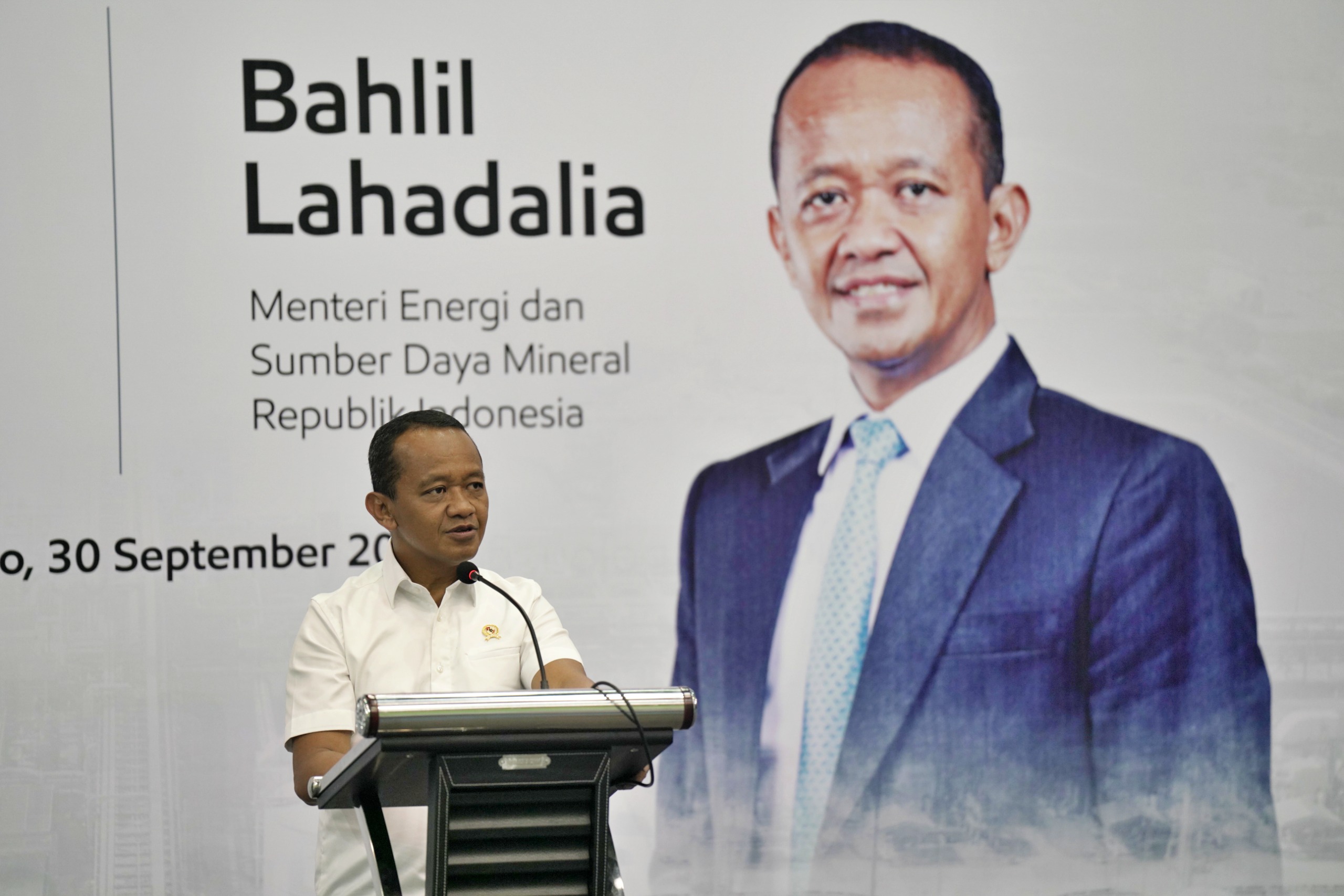 Menteri Energi dan Sumber Daya Mineral (ESDM) didampingi Plt Direktur Jenderal Minyak dan Gas Bumi dan Kepala SKK Migas melakukan kunjungan kerja ke Lapangan Banyu Urip ExxonMobil, Bojonegoro, Senin (30/9)