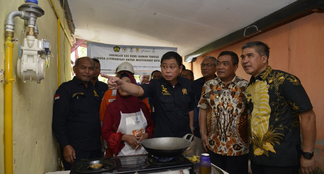 Menteri ESDM Ignasius Jonan Meresmikan Jaringan Gas Kota di Cirebon, (21/3)