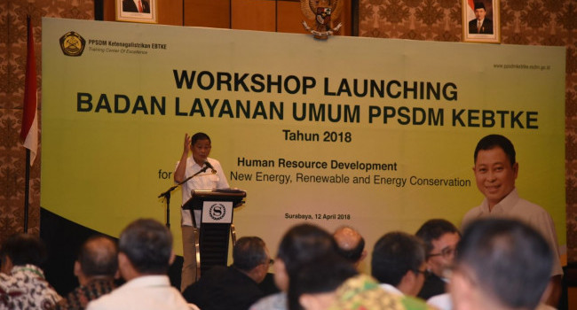 Menteri ESDM Ignasius Jonan Meresmikan Peluncuran Badan Layanan Umum Pusat Pengembangan Sumber Daya Manusia (PPSDM) Kelistrikan, Energi Baru, Terbarukan, dan Konservasi Energi (KEBTKE) di Surabaya, Kamis (12/4).