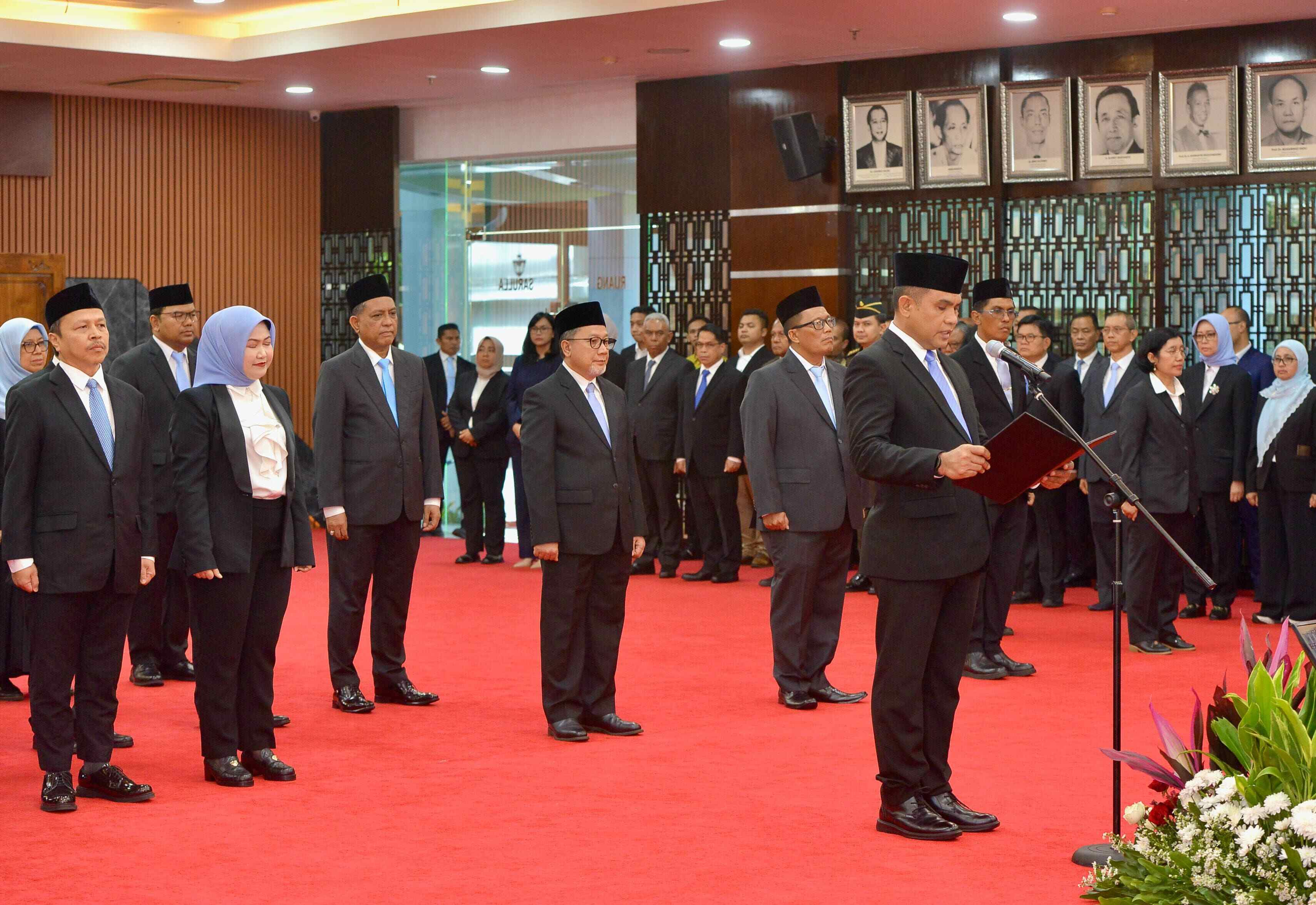 Menteri ESDM Melantik Pejabat Tinggi Pratama Kementerian ESDM, Senin (24/11)