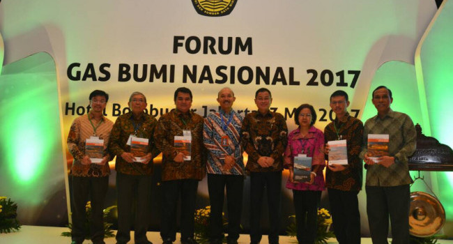 Menteri ESDM Meluncurkan Buku Neraca Gas Bumi Indonesia 2016