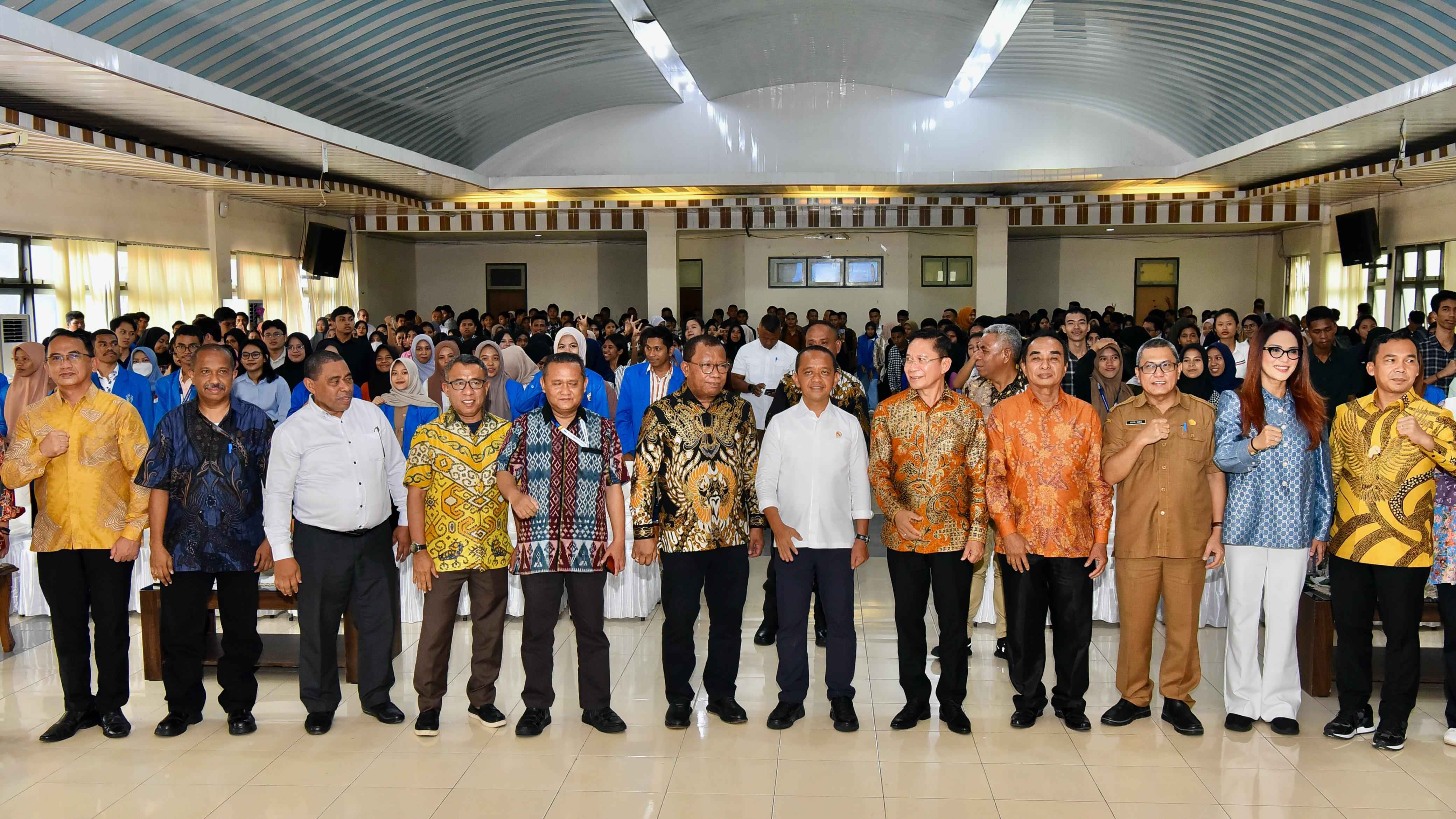 Menteri ESDM Memberikan Pengarahan dalam kegiatan Bincang-Bincang Bersama Mahasiswa Universitas Pattimura, Ambon (07/10)