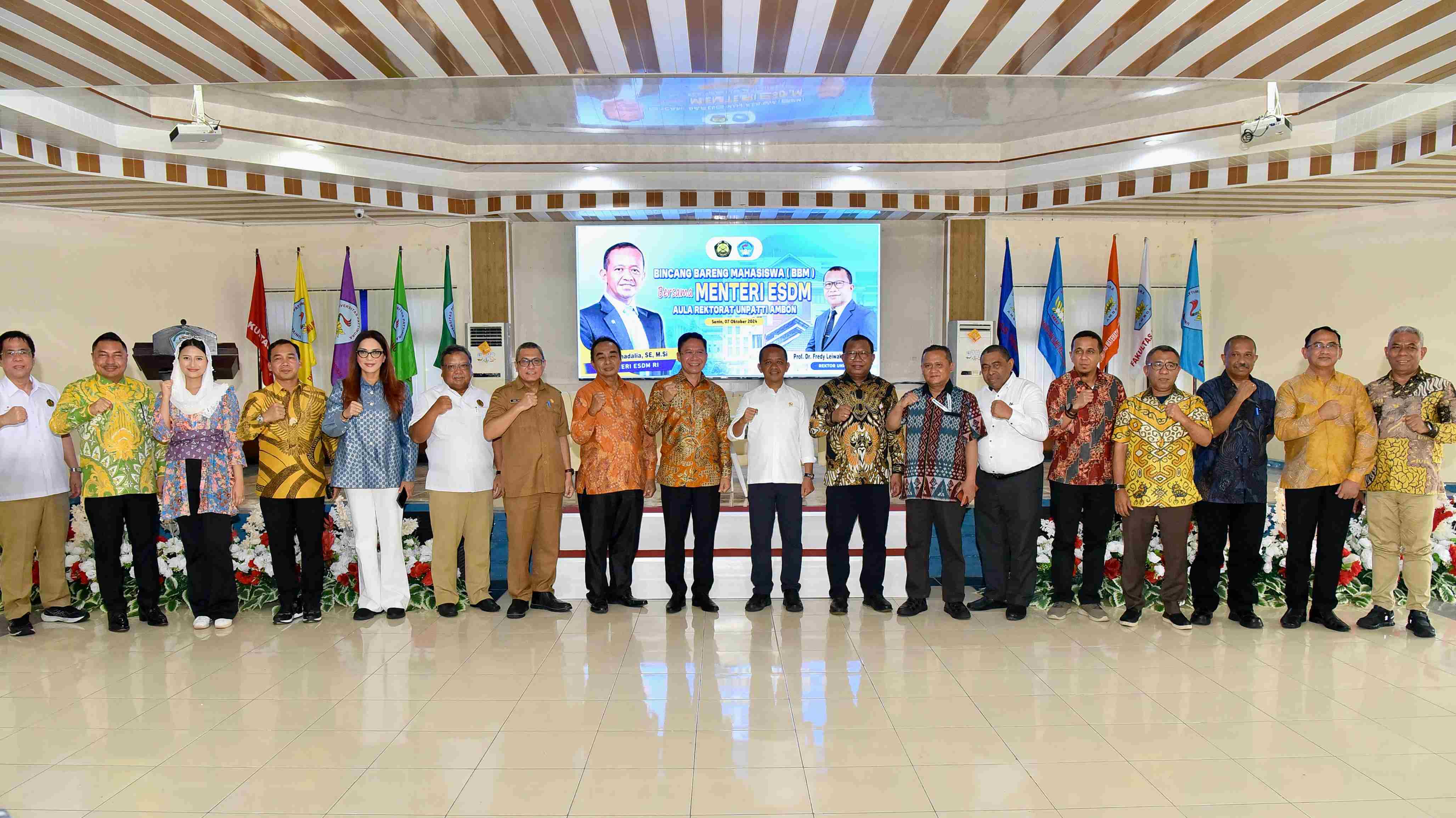 Menteri ESDM Memberikan Pengarahan dalam kegiatan Bincang-Bincang Bersama Mahasiswa Universitas Pattimura, Ambon (07/10)