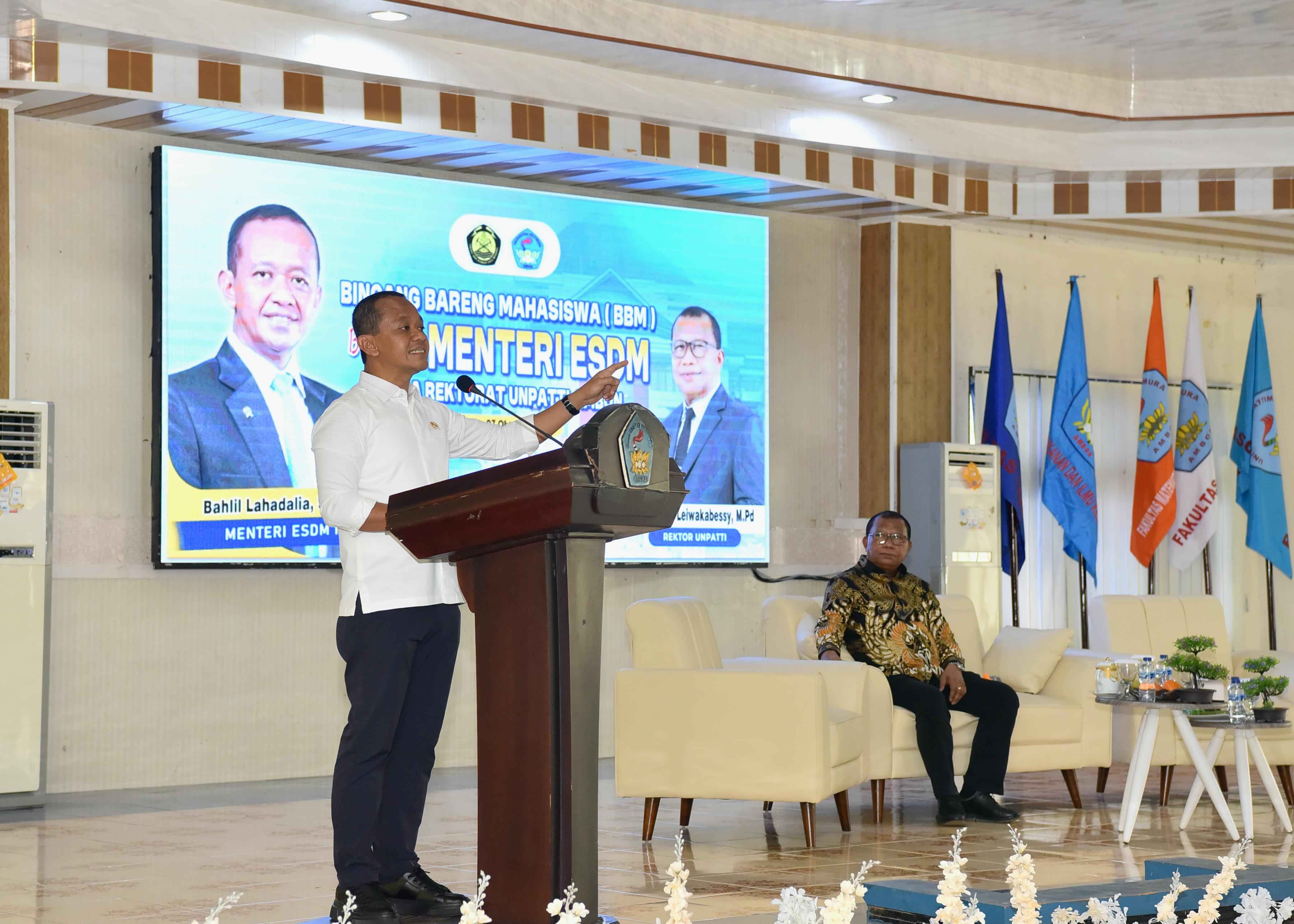 Menteri ESDM Memberikan Pengarahan dalam kegiatan Bincang-Bincang Bersama Mahasiswa Universitas Pattimura, Ambon (07/10)