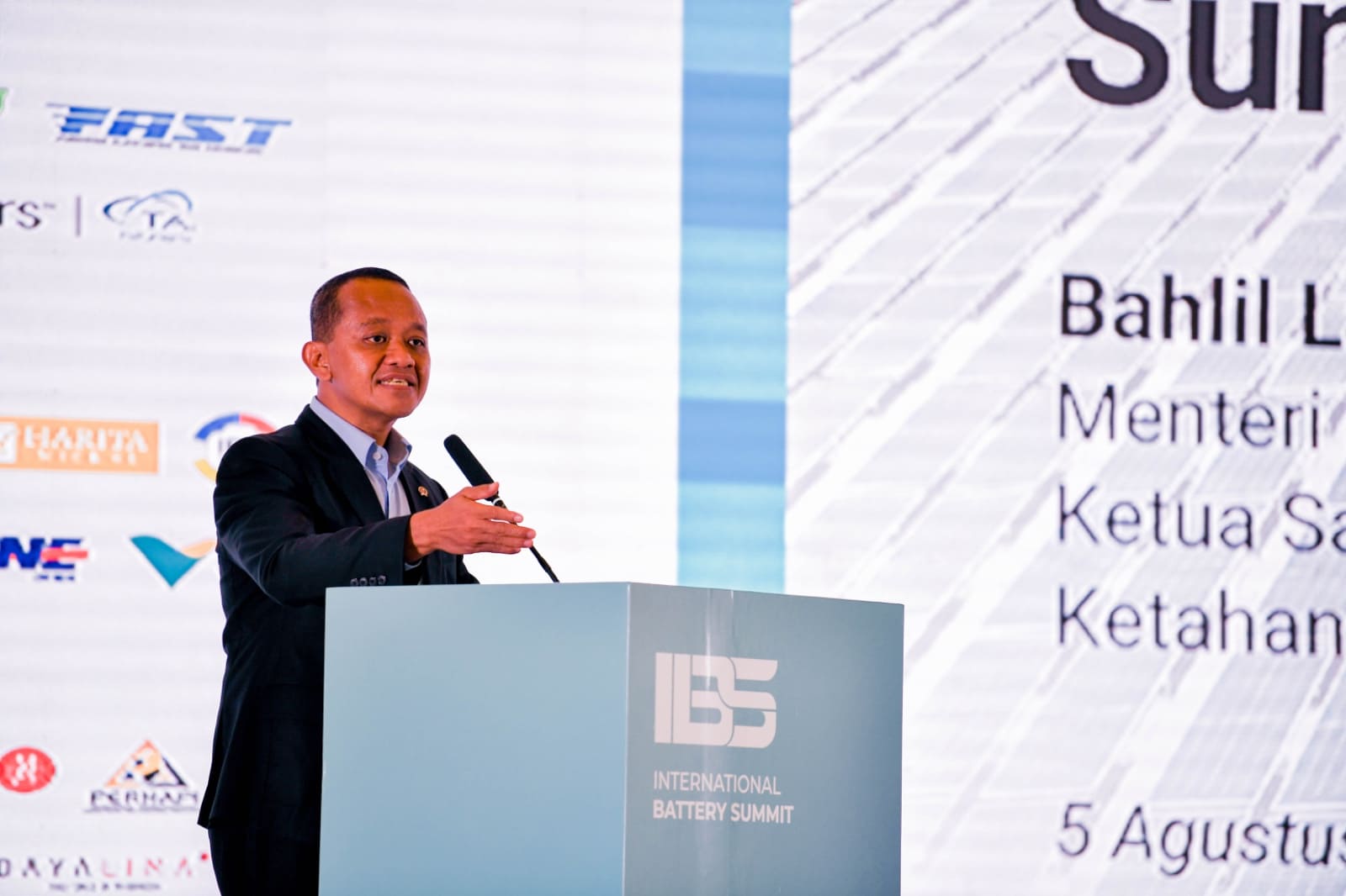Menteri ESDM membuka acara International Battery Summit 2025 di Jakarta, Selasa (5/8)