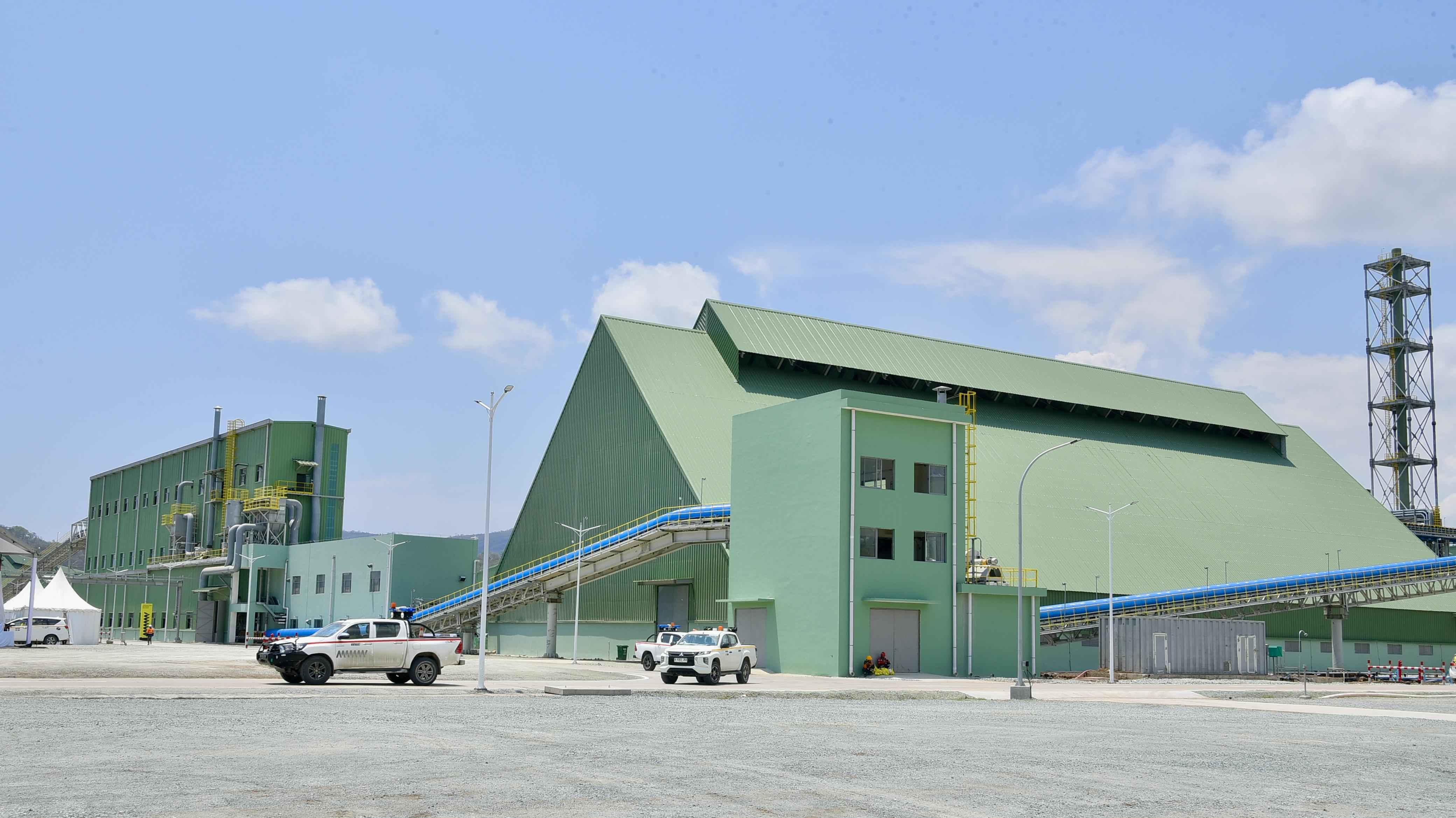 Menteri ESDM Mendampingi Presiden Joko Widodo Meresemikan  Smelter Katoda Tembaga dan Smelter Precious Metal Refinery PT Amman Mineral Nusa Tenggara di Kabupaten Sumbawa Barat, Provinsi Nusa Tenggara Barat, Senin (23/9)