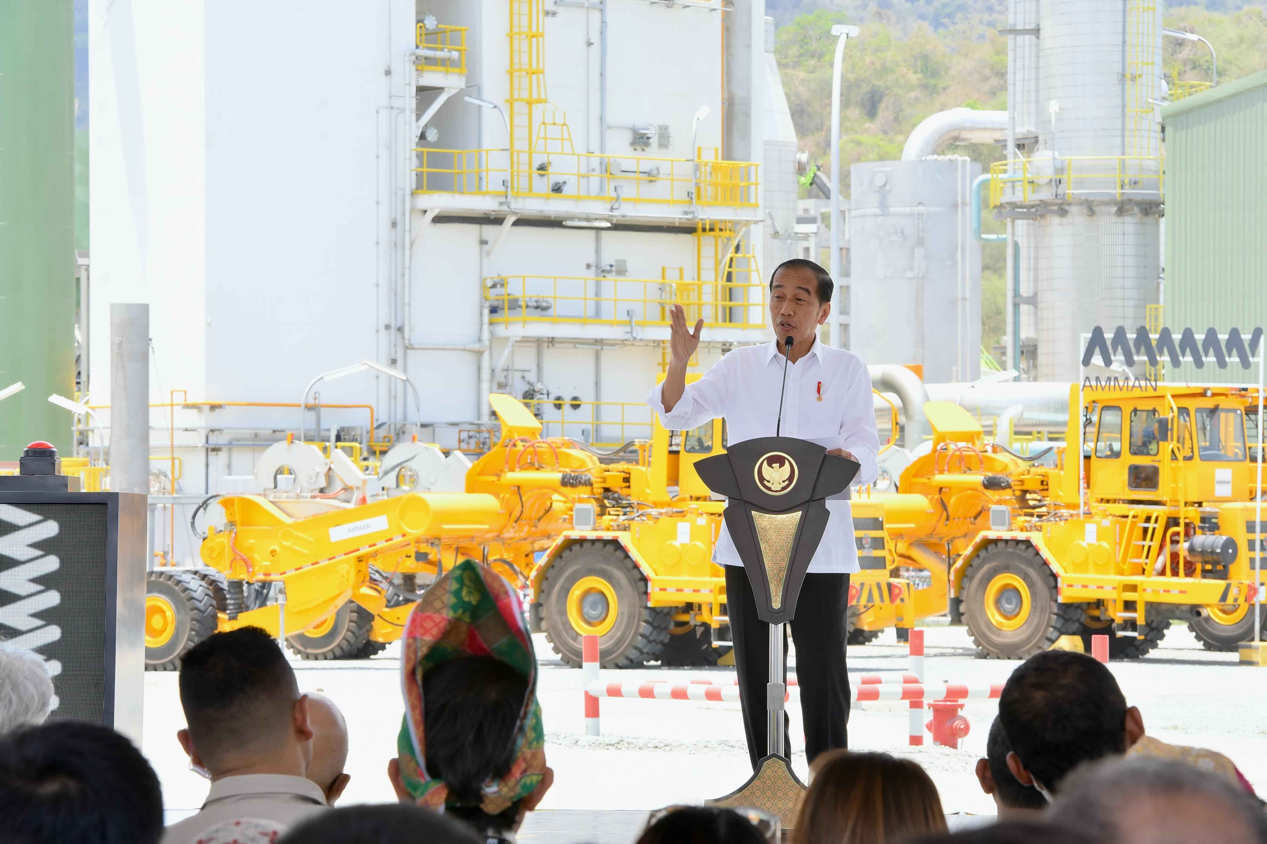 Menteri ESDM Mendampingi Presiden Joko Widodo Meresemikan  Smelter Katoda Tembaga dan Smelter Precious Metal Refinery PT Amman Mineral Nusa Tenggara di Kabupaten Sumbawa Barat, Provinsi Nusa Tenggara Barat, Senin (23/9)