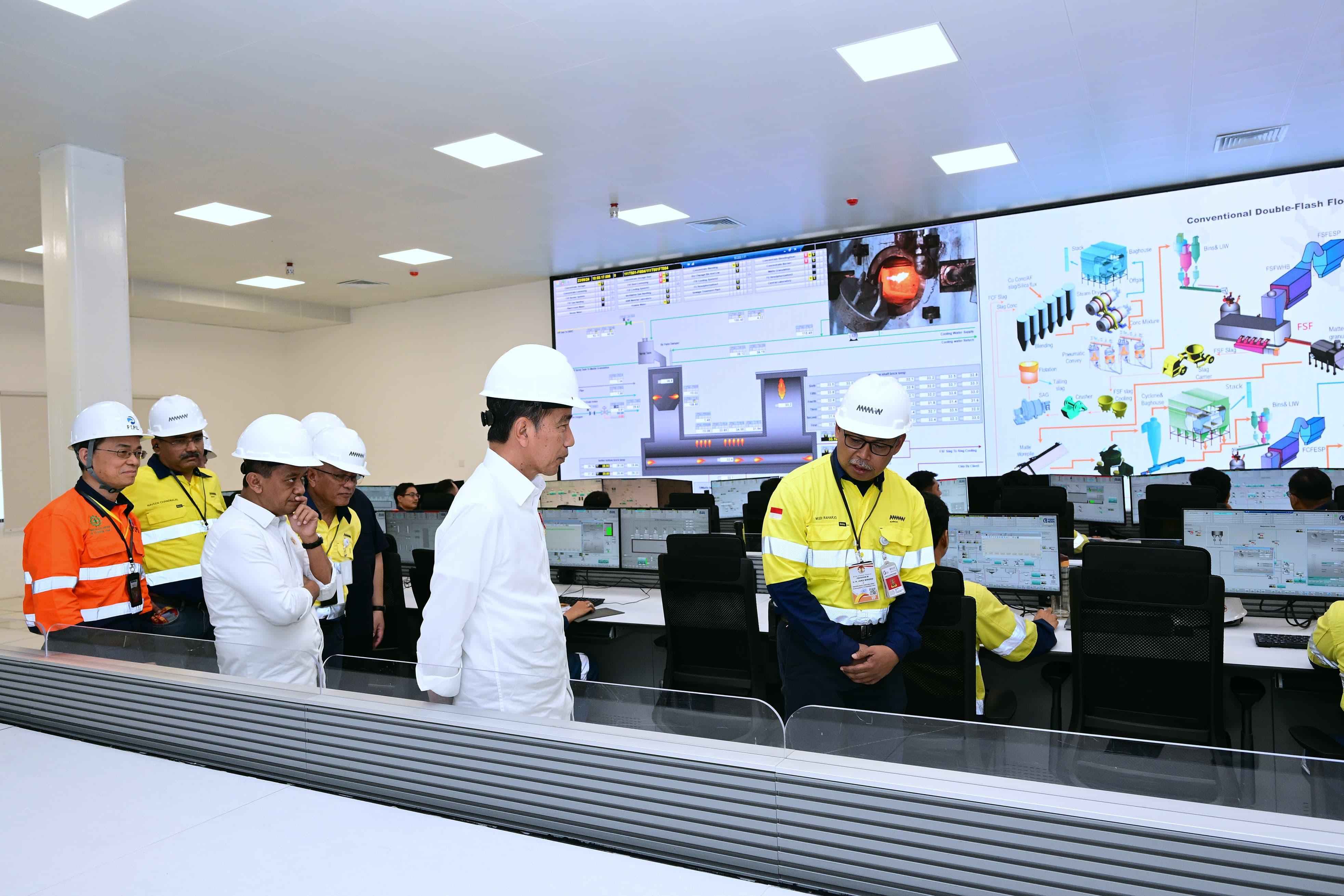 Menteri ESDM Mendampingi Presiden Joko Widodo Meresmikan  Smelter Katoda Tembaga dan Smelter Precious Metal Refinery PT Amman Mineral Nusa Tenggara di Kabupaten Sumbawa Barat, Provinsi Nusa Tenggara Barat, Senin (23/9)