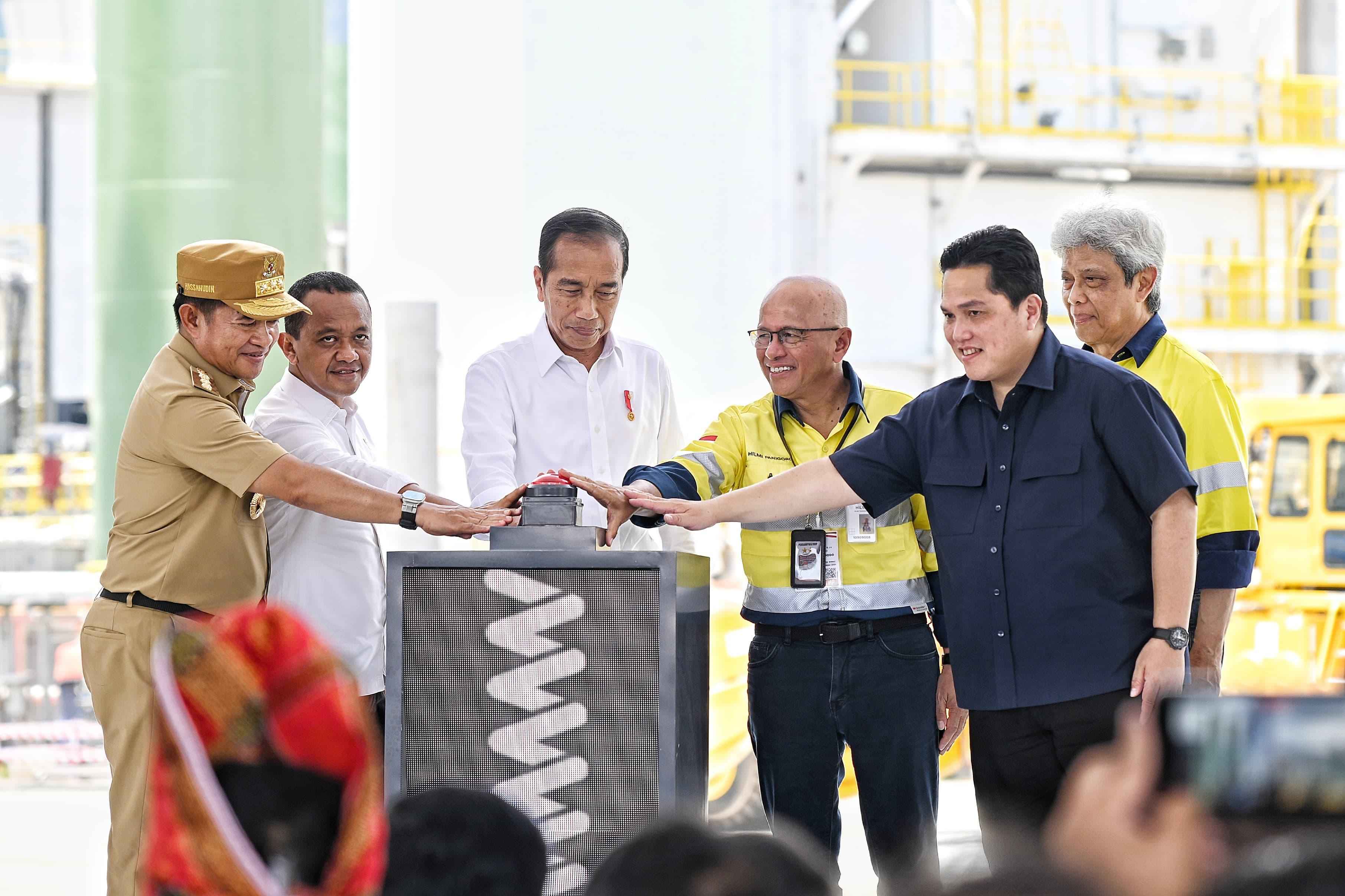 Menteri ESDM Mendampingi Presiden Joko Widodo Meresmikan  Smelter Katoda Tembaga dan Smelter Precious Metal Refinery PT Amman Mineral Nusa Tenggara di Kabupaten Sumbawa Barat, Provinsi Nusa Tenggara Barat, Senin (23/9)