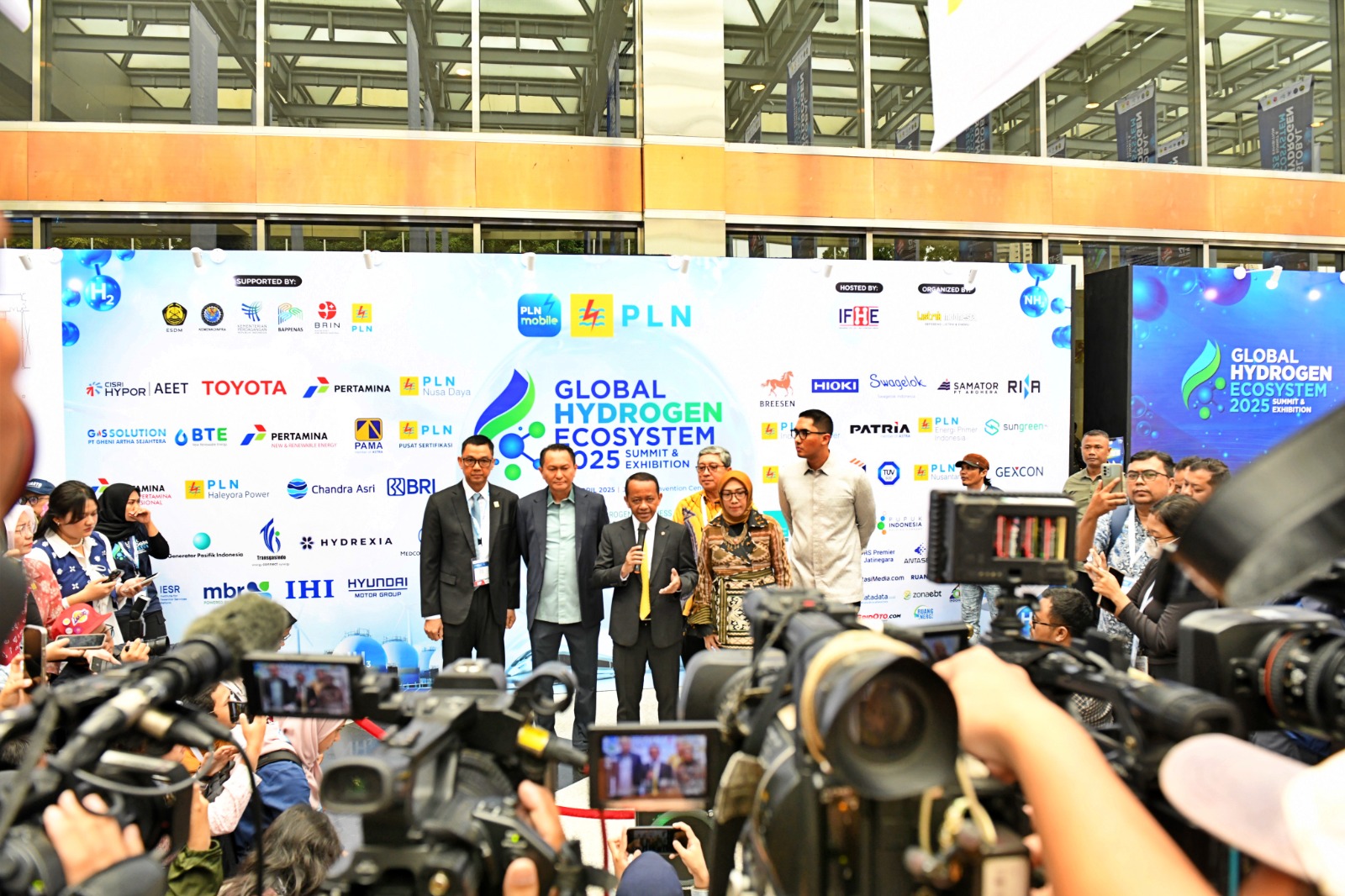 Menteri ESDM menghadiri dan membuka Global Hydrogen Ecosystem Summit (GHES) 2025, Jakarta, Selasa (15/4)