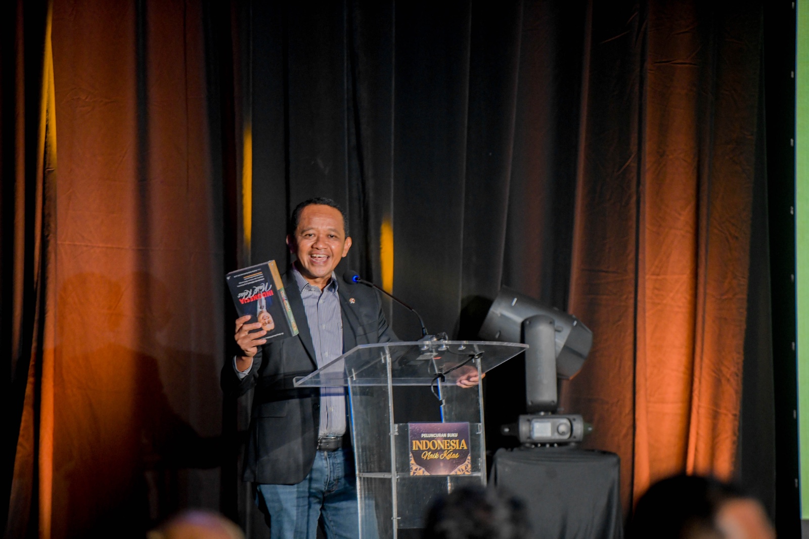 Menteri ESDM Menghadiri Peluncuran Buku Dr. Dany Amrul Ichdan 'Indonesia Naik Kelas' di Jakarta, Jumat (21/11)