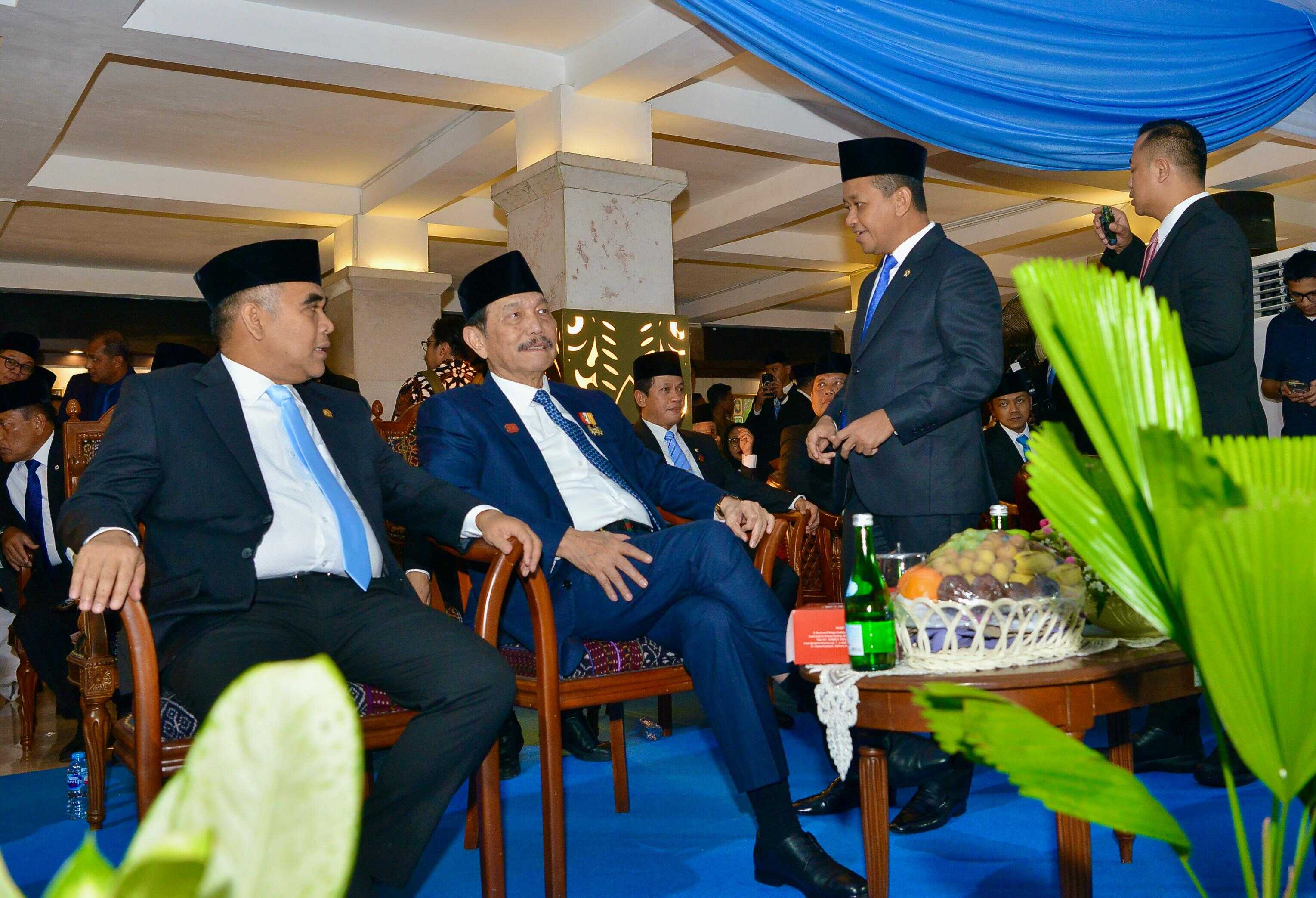 Menteri ESDM Menghadiri Renungan Suci di TMP Kalibata. Minggu (17/8)