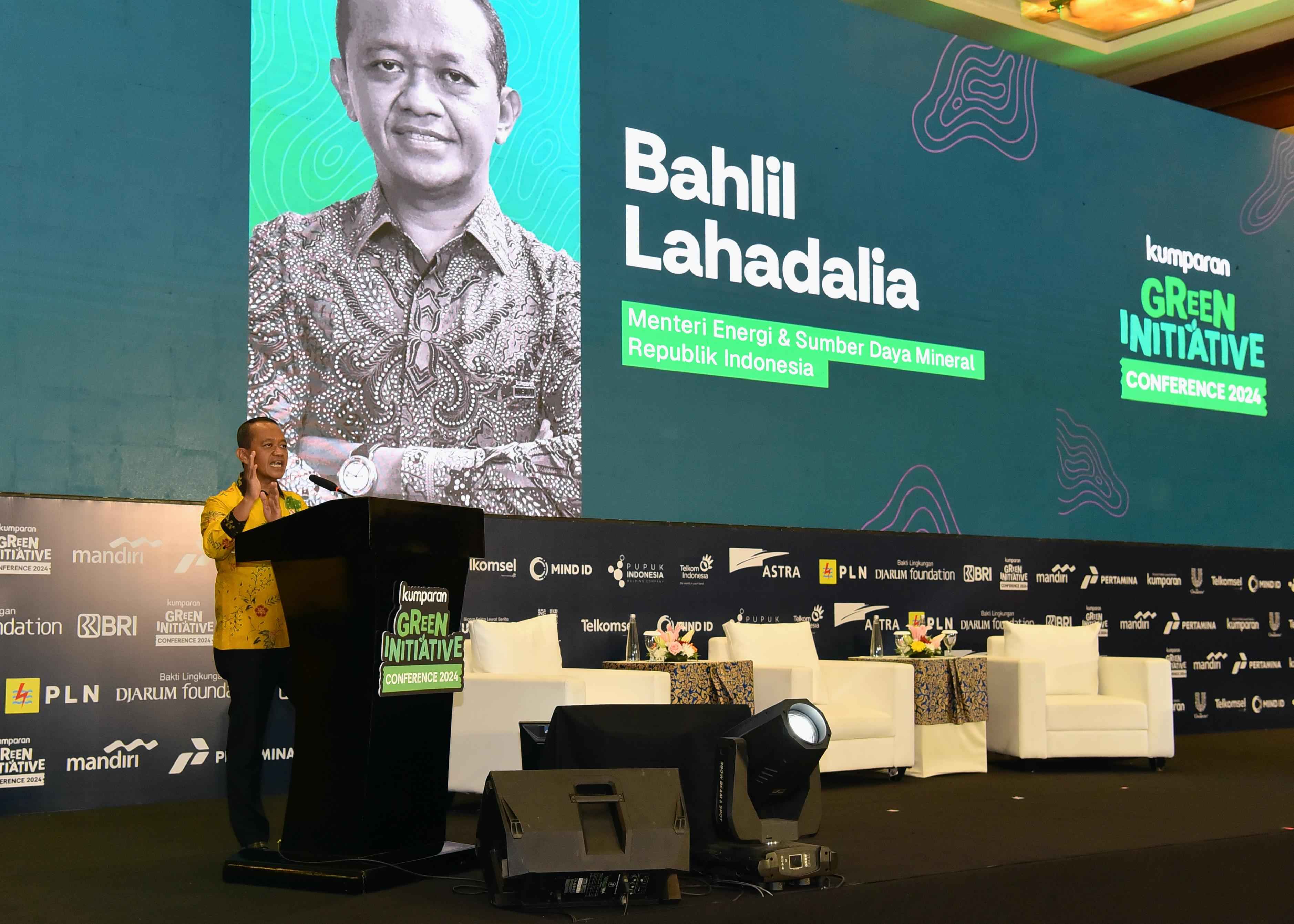 Menteri ESDM Menyampaikan Keynote Speech pada acara Kumparan: Green Initiative Conference di Jakarta, Rabu (25/9)