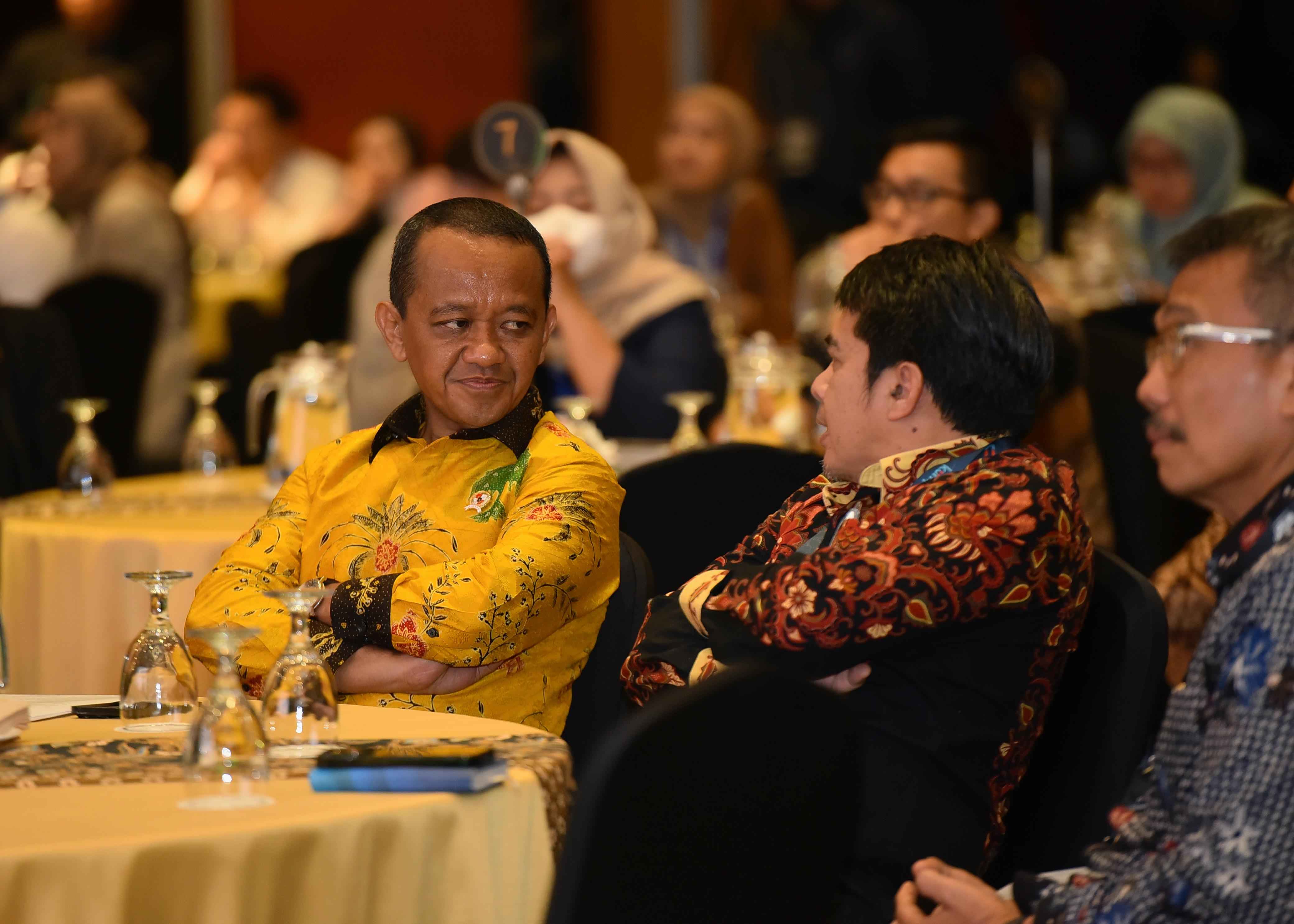 Menteri ESDM Menyampaikan Keynote Speech pada acara Kumparan: Green Initiative Conference di Jakarta, Rabu (25/9)