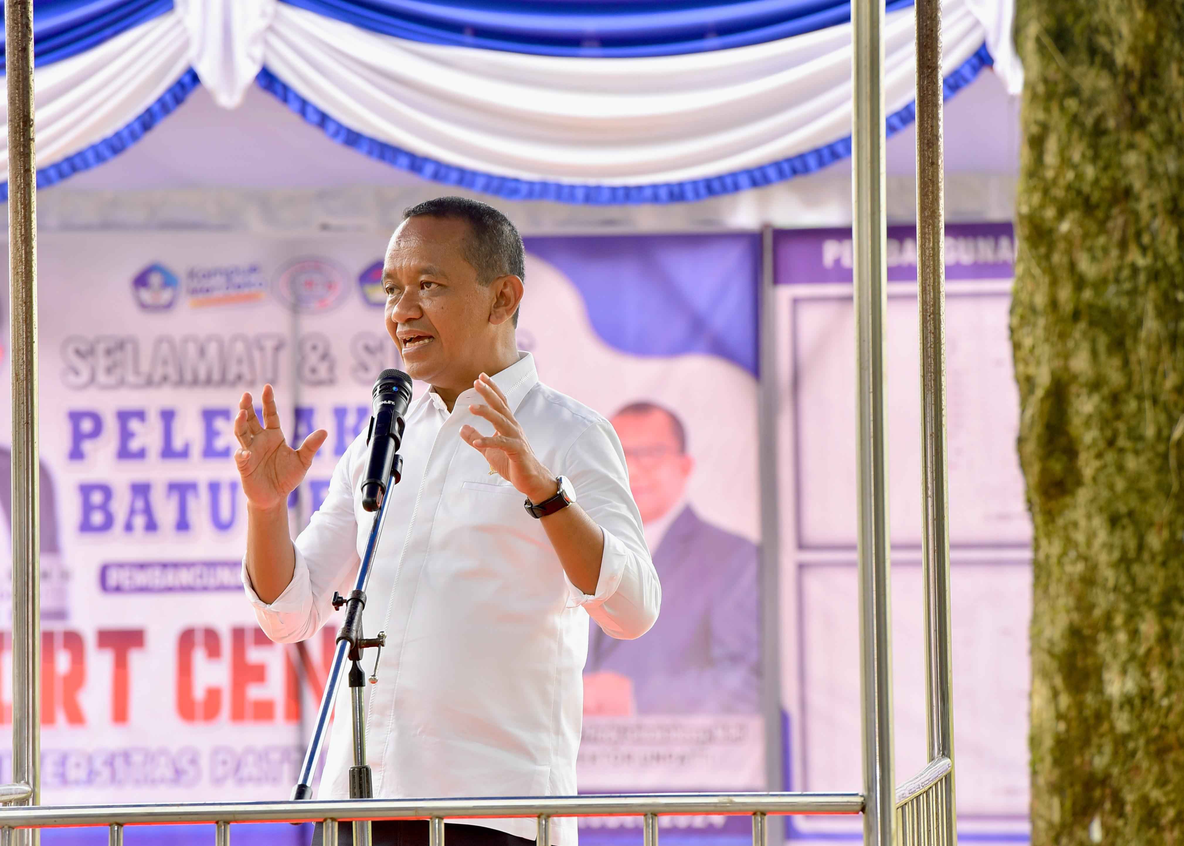Peletakan Batu Pertama Prof. Lestaluhu Sport Center, Universitas Pattimura, Ambon (7/10)