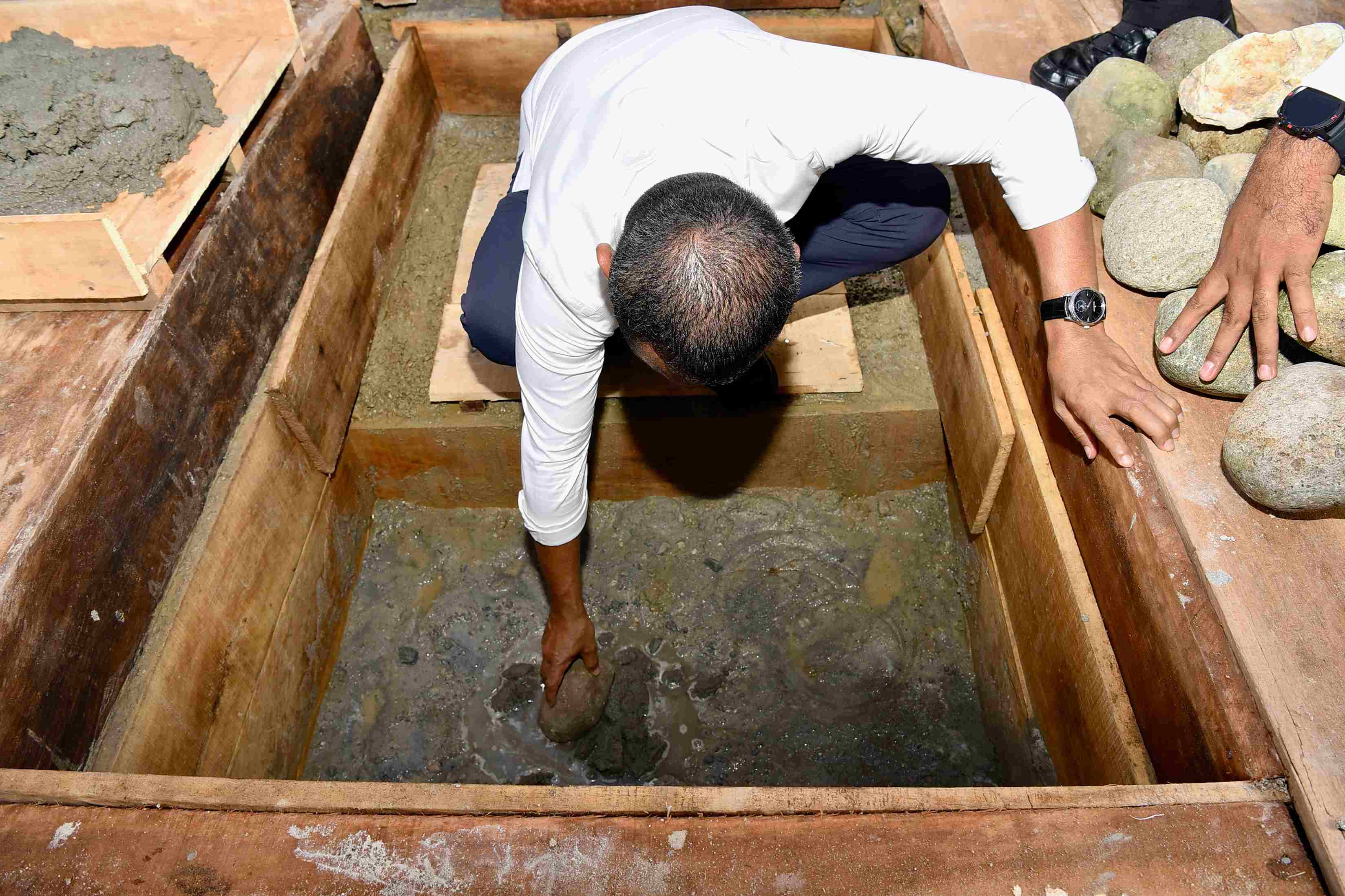 Peletakan Batu Pertama Prof. Lestaluhu Sport Center, Universitas Pattimura, Ambon (7/10)