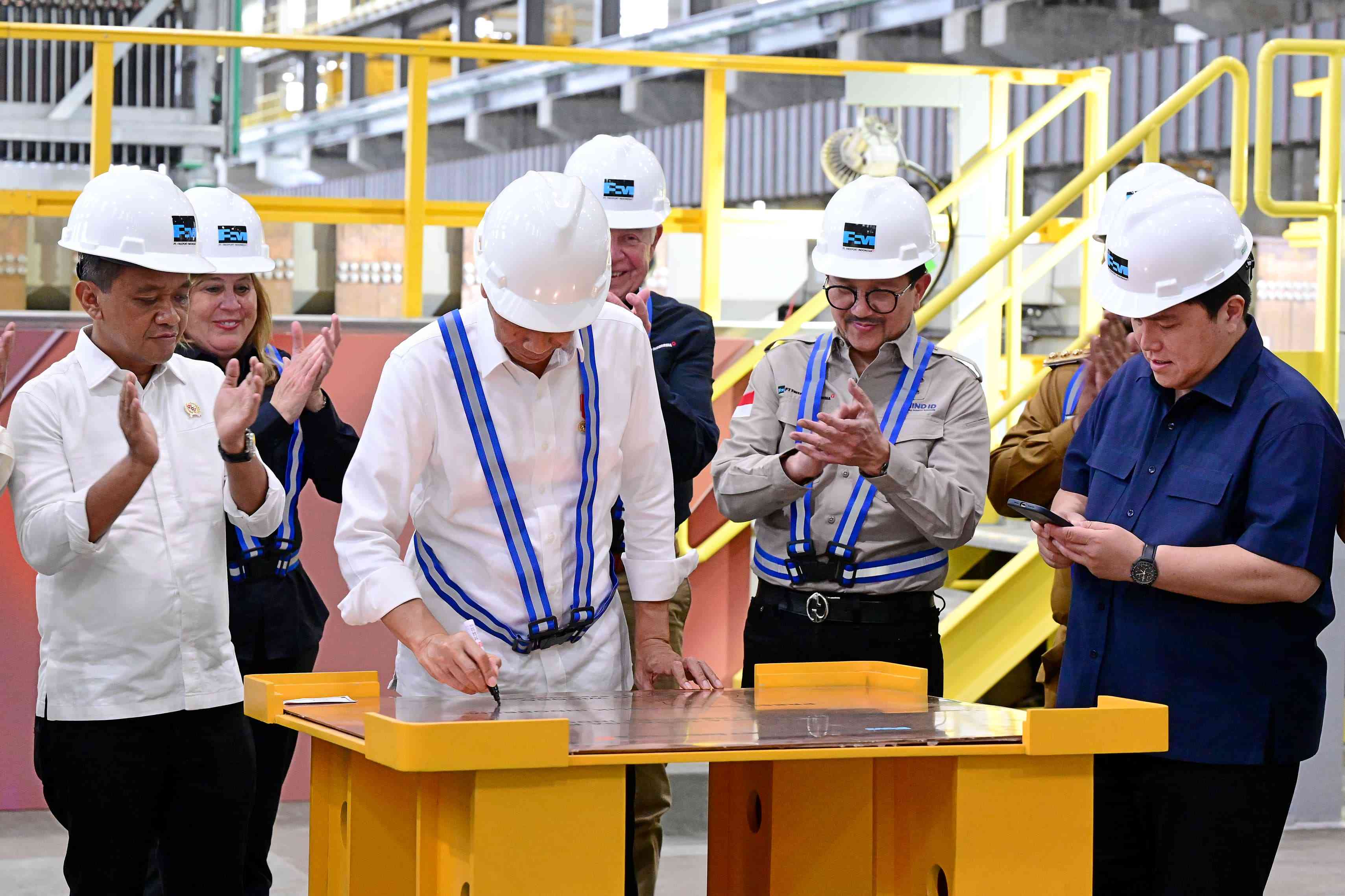 Presiden Joko Widodo Didampingi Menteri ESDM Meresmikan Smelter Single Line Terbesar di Dunia, Gresik (23/9)