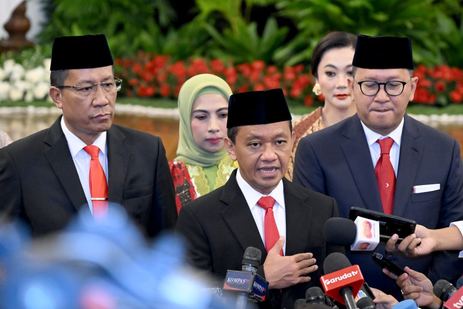 Presiden Joko Widodo Melantik Bahlil Lahadalia sebagai Menteri ESDM di Istana Negara, Jakarta, Senin (19/8)