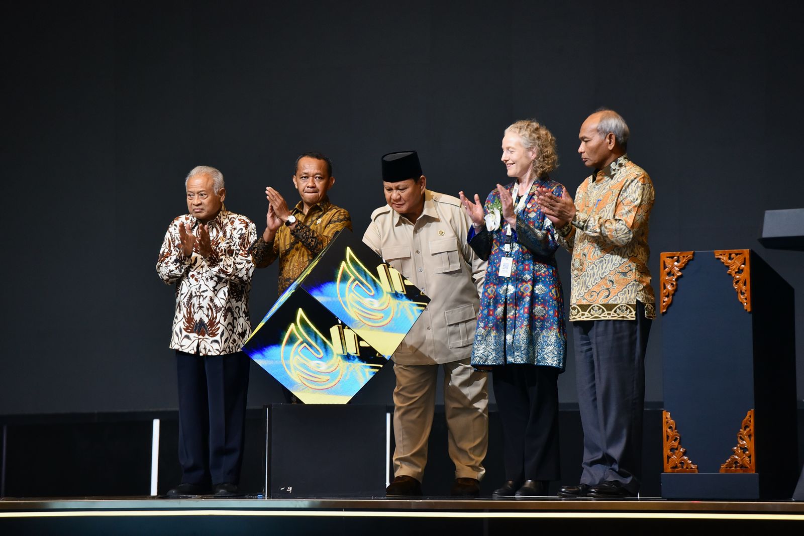 Presiden RI bersama dengan Menteri ESDM Meresmikan Konvensi dan Pameran Indonesian Petroleum Association (IPA) ke-49 Tahun 2025, di Tangerang, Rabu (21/5).