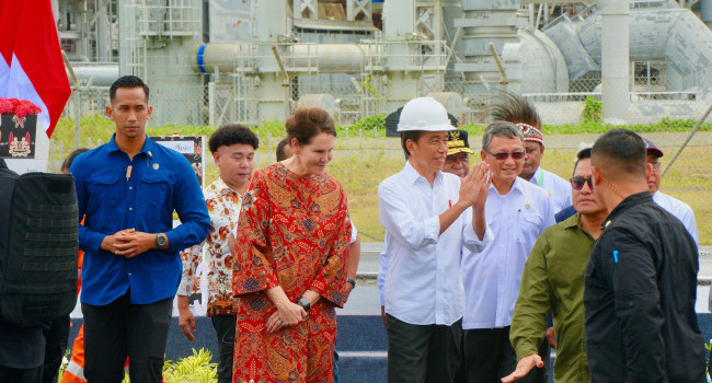 Presiden RI didampingi Menteri ESDM meresmikan Proyek Tangguh Train 3 sekaligus 3 Proyek Strategis Lainnya