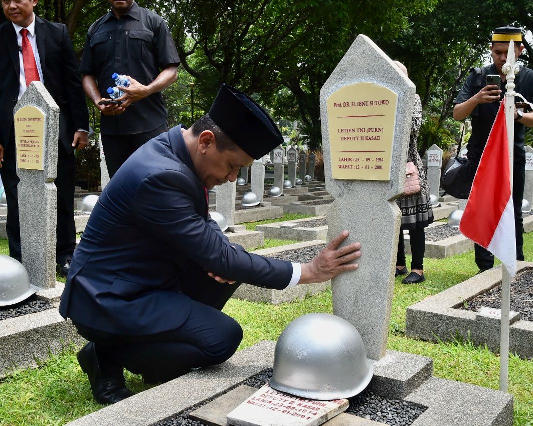 Tabung Bunga dan Renungan Bersama Peringatan Hari Jadi Pertambangan dan Energi Ke-79 di TMP Kalibata, Sabtu 28 September 2024