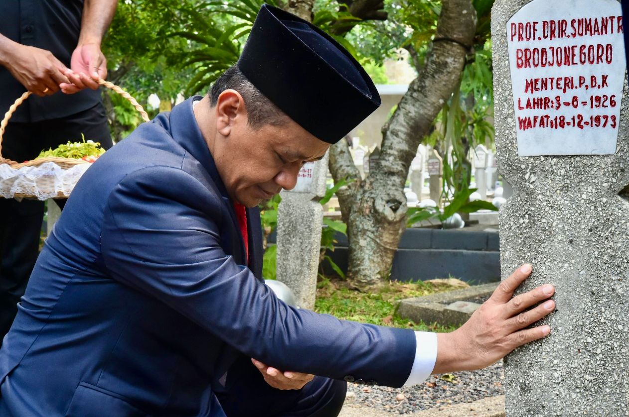 Tabung Bunga dan Renungan Bersama Peringatan Hari Jadi Pertambangan dan Energi Ke-79 di TMP Kalibata, Sabtu 28 September 2024
