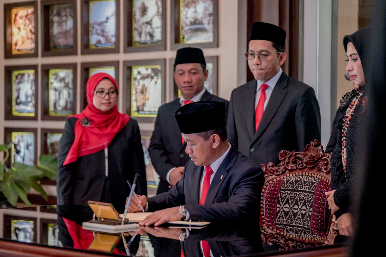 Tabung Bunga dan Renungan Bersama Peringatan Hari Jadi Pertambangan dan Energi Ke-79 di TMP Kalibata, Sabtu 28 September 2024