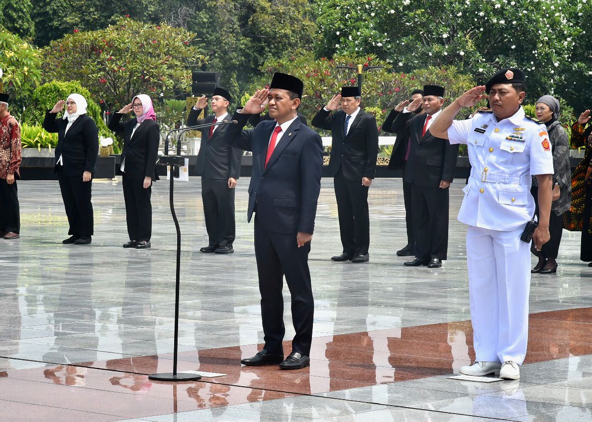 Tabung Bunga dan Renungan Bersama Peringatan Hari Jadi Pertambangan dan Energi Ke-79 di TMP Kalibata, Sabtu 28 September 2024