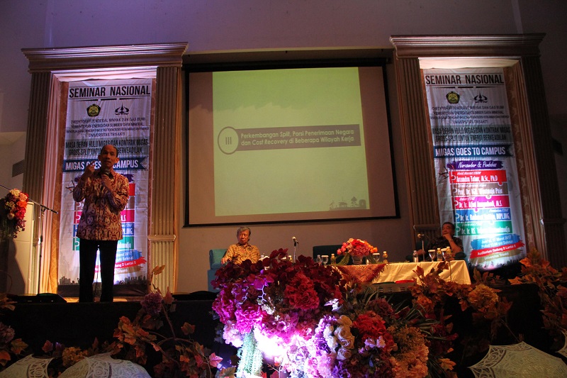 Wakil Menteri ESDM Arcandra Tahar Memberikan Paparan tentang Gross Split di depan Civitas Academica Universitas Trisakti, Jumat (17/3) 