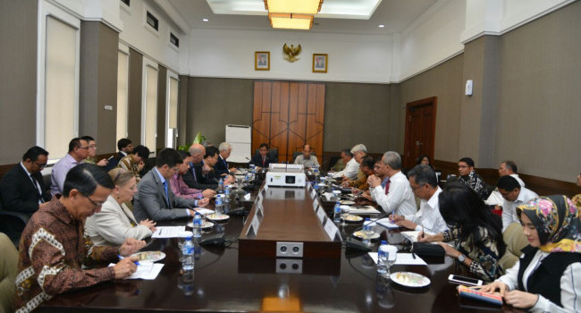 Menteri dan Wakil Menteri ESDM Diskusi Dengan Para Duta Besar (23/8)