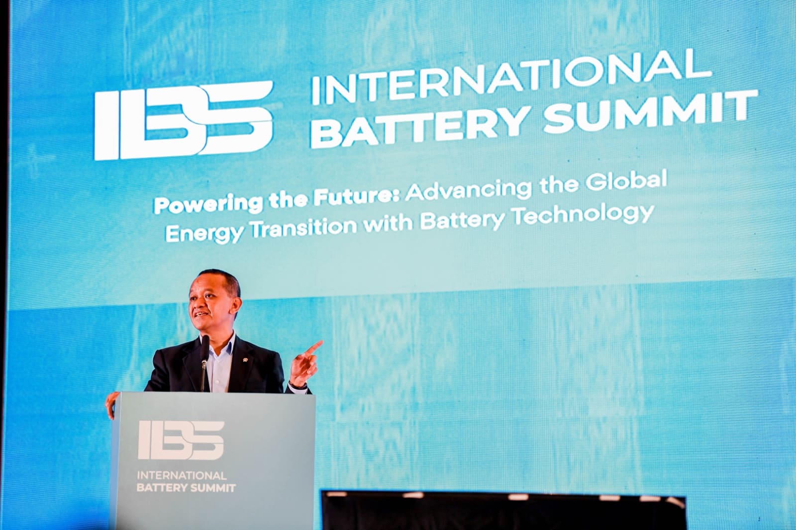 Menteri ESDM membuka acara International Battery Summit 2025 di Jakarta, Selasa (5/8)