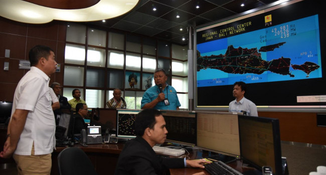 Menteri ESDM Meninjau Operasional PT PLN Area Pengaturan Beban (APB) Jawa Timur